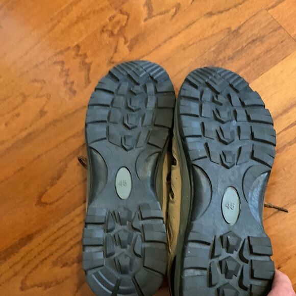 CC-Los Men’s hiking brown and tan waterproof shoes..  NWT main image 10